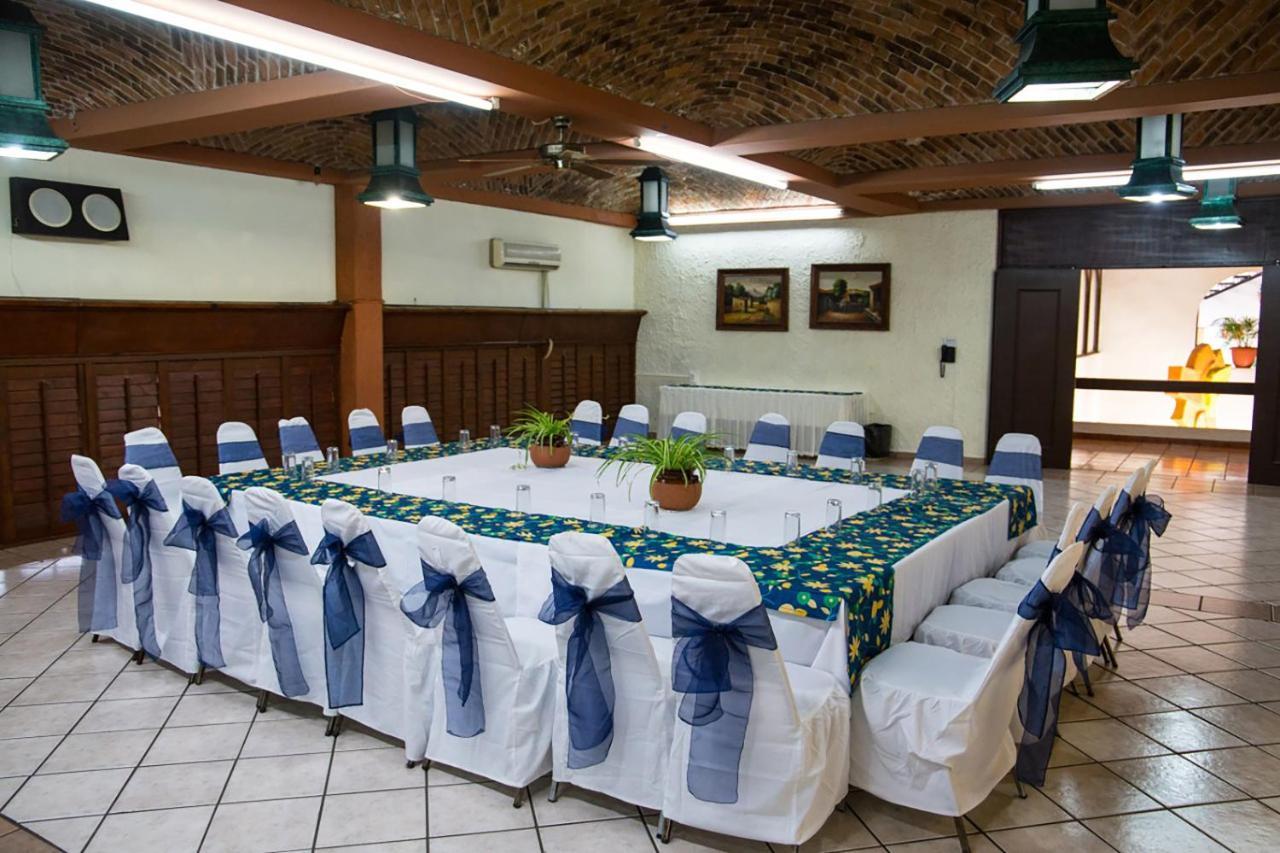 Hotel & Suites Villa Del Sol Morelia Buitenkant foto