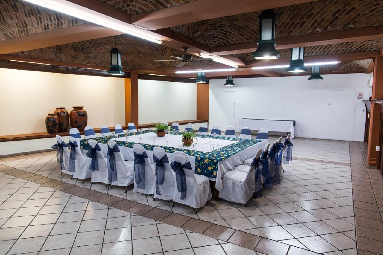 Hotel & Suites Villa Del Sol Morelia Buitenkant foto