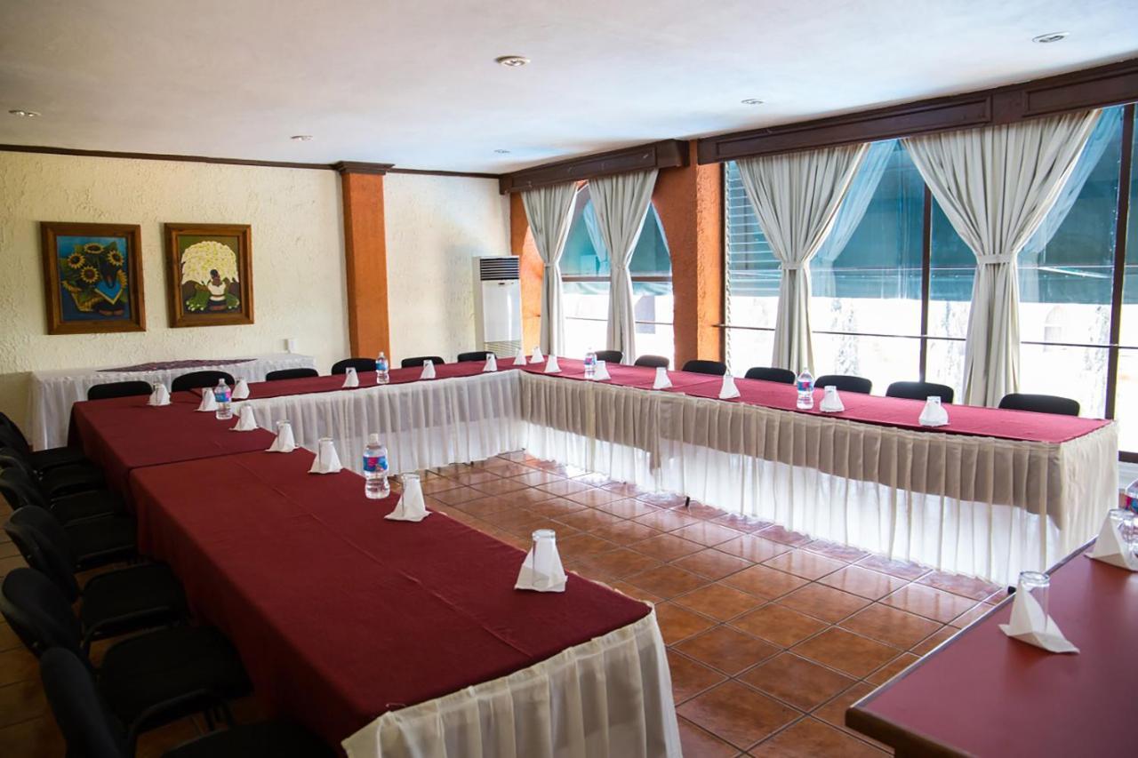 Hotel & Suites Villa Del Sol Morelia Buitenkant foto