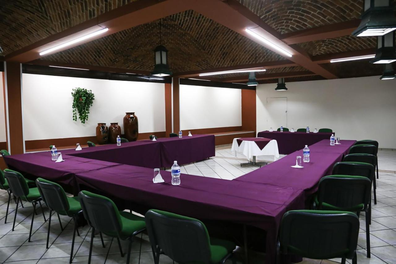 Hotel & Suites Villa Del Sol Morelia Buitenkant foto