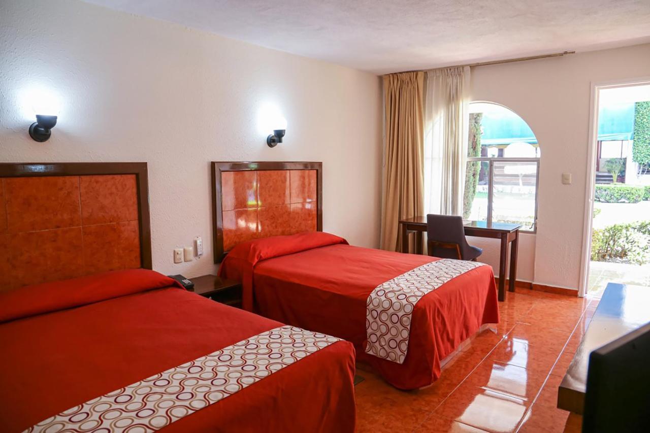 Hotel & Suites Villa Del Sol Morelia Buitenkant foto