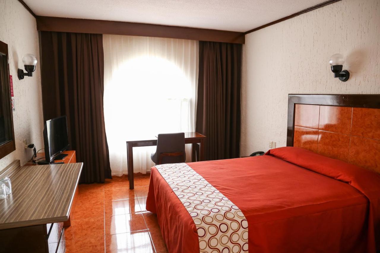 Hotel & Suites Villa Del Sol Morelia Buitenkant foto