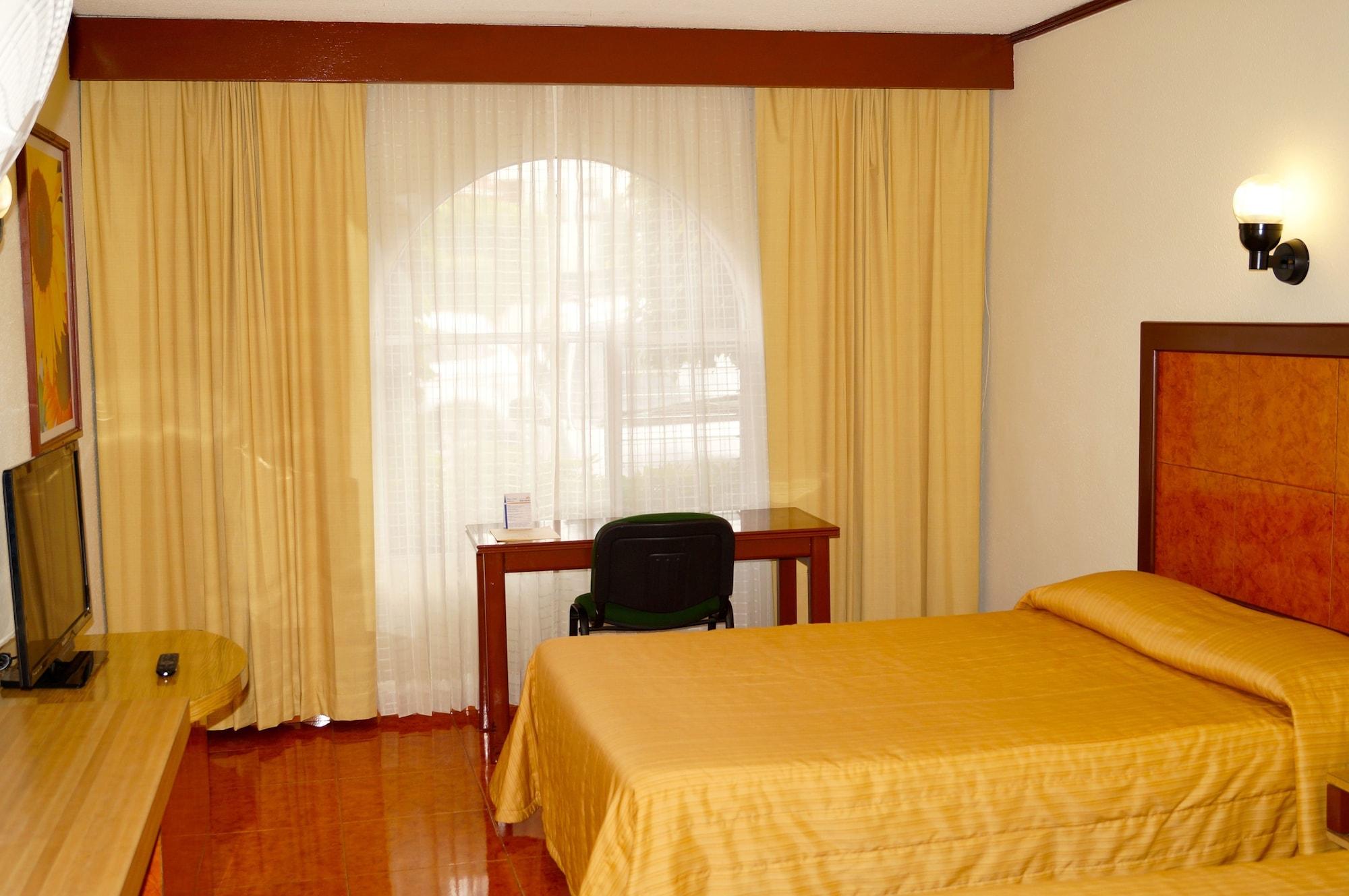 Hotel & Suites Villa Del Sol Morelia Buitenkant foto