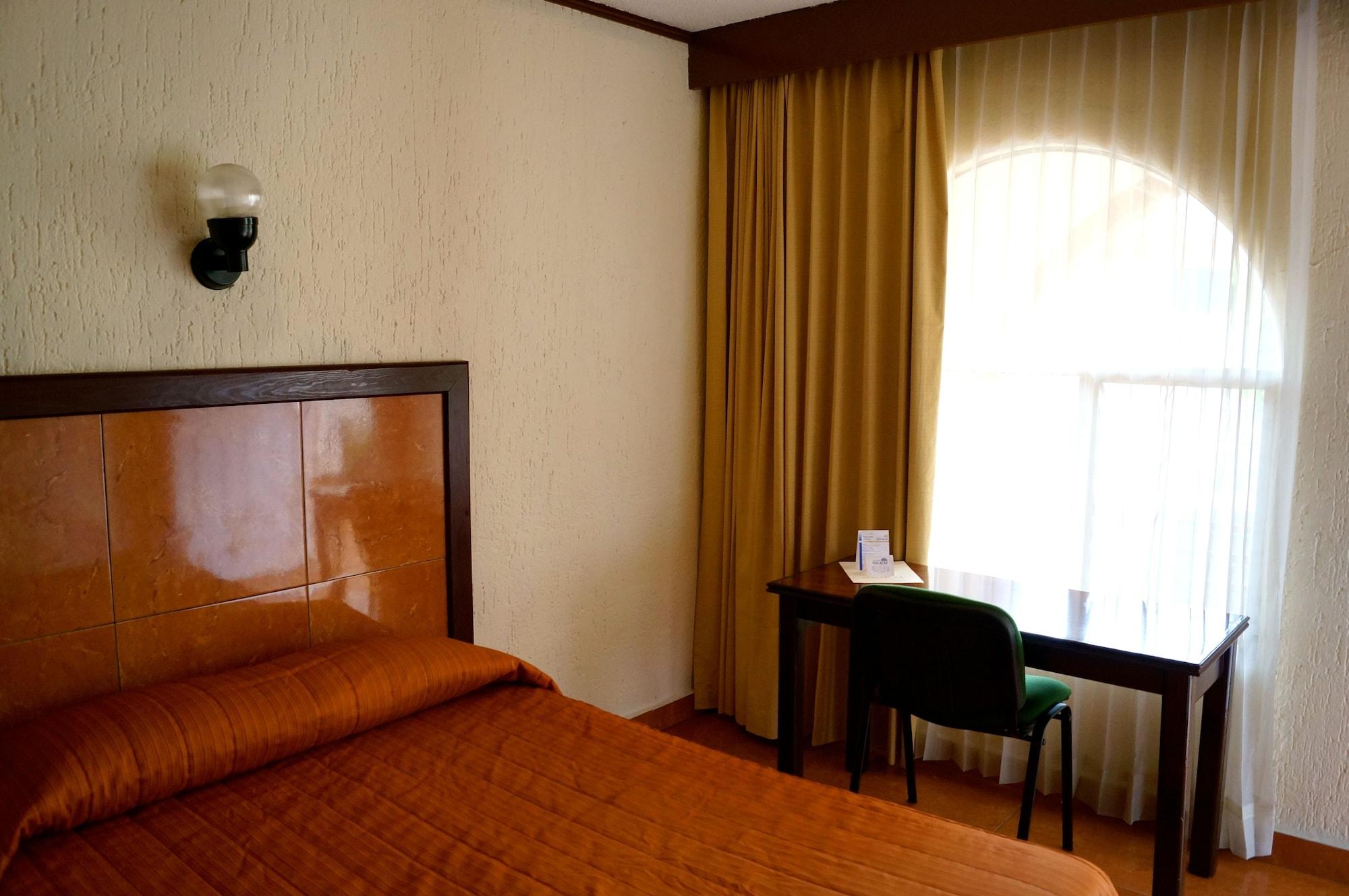 Hotel & Suites Villa Del Sol Morelia Buitenkant foto