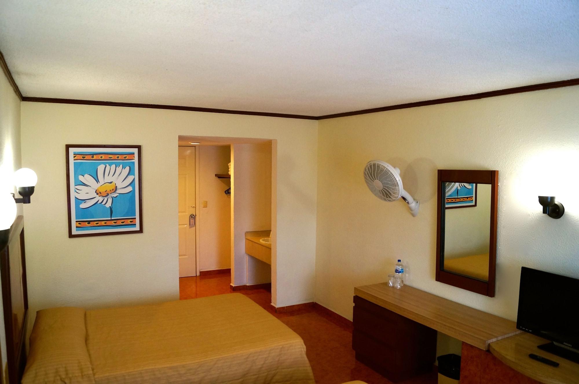 Hotel & Suites Villa Del Sol Morelia Buitenkant foto