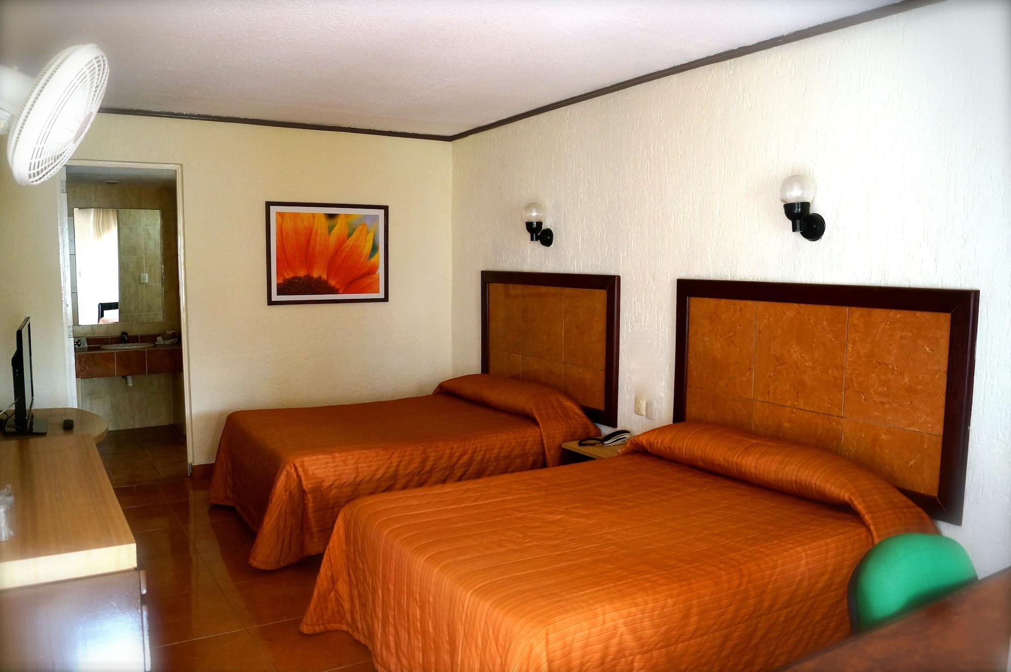Hotel & Suites Villa Del Sol Morelia Buitenkant foto