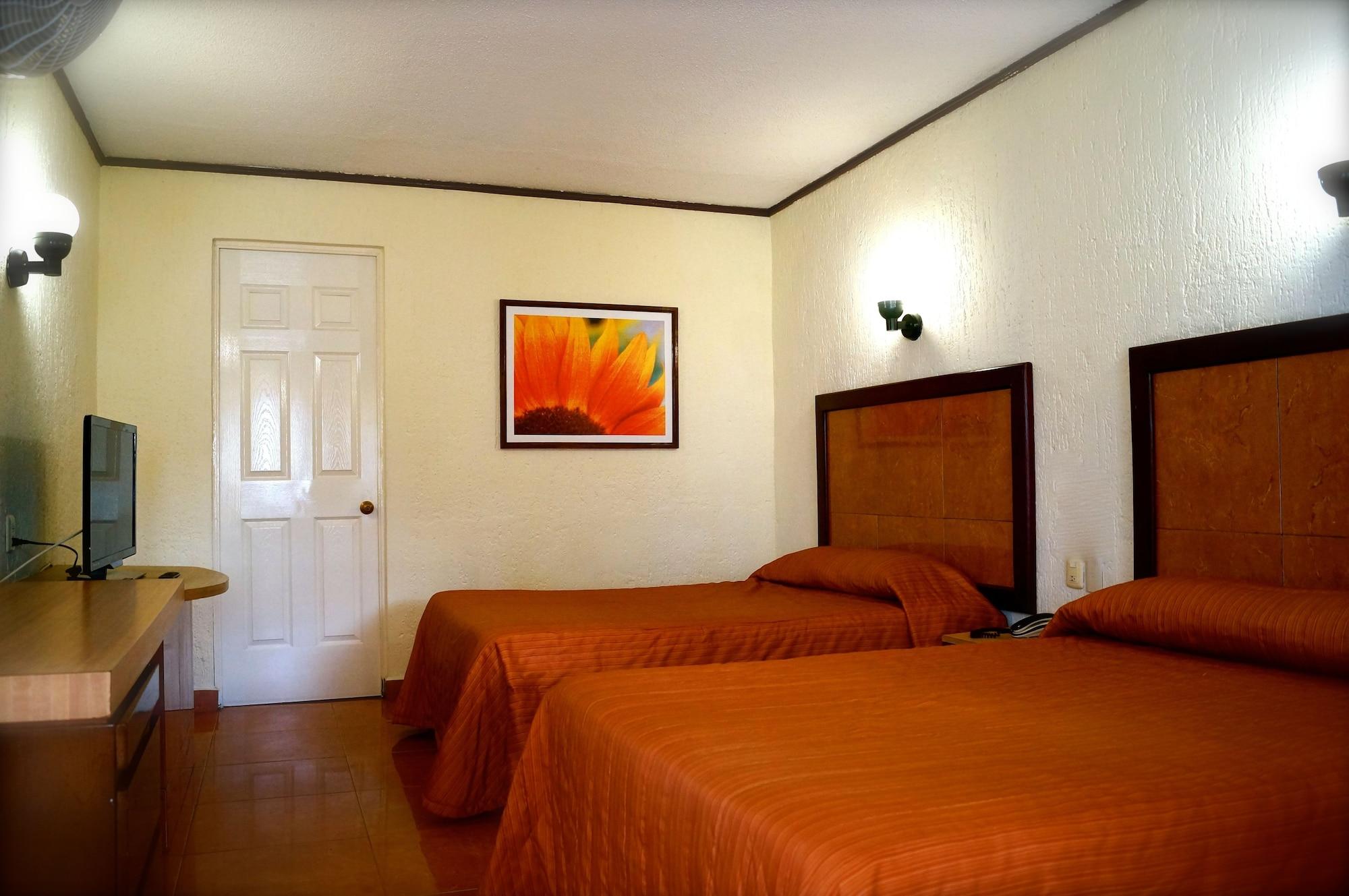 Hotel & Suites Villa Del Sol Morelia Buitenkant foto