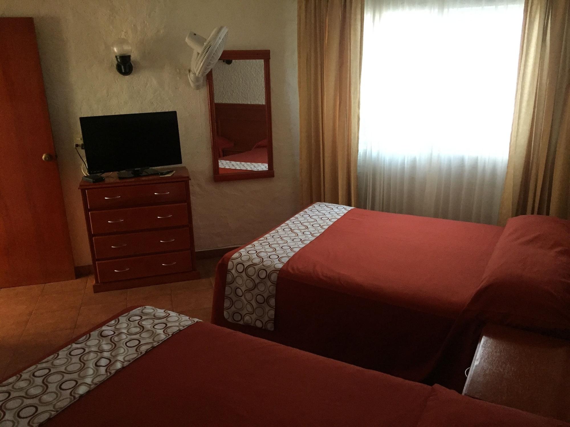 Hotel & Suites Villa Del Sol Morelia Buitenkant foto