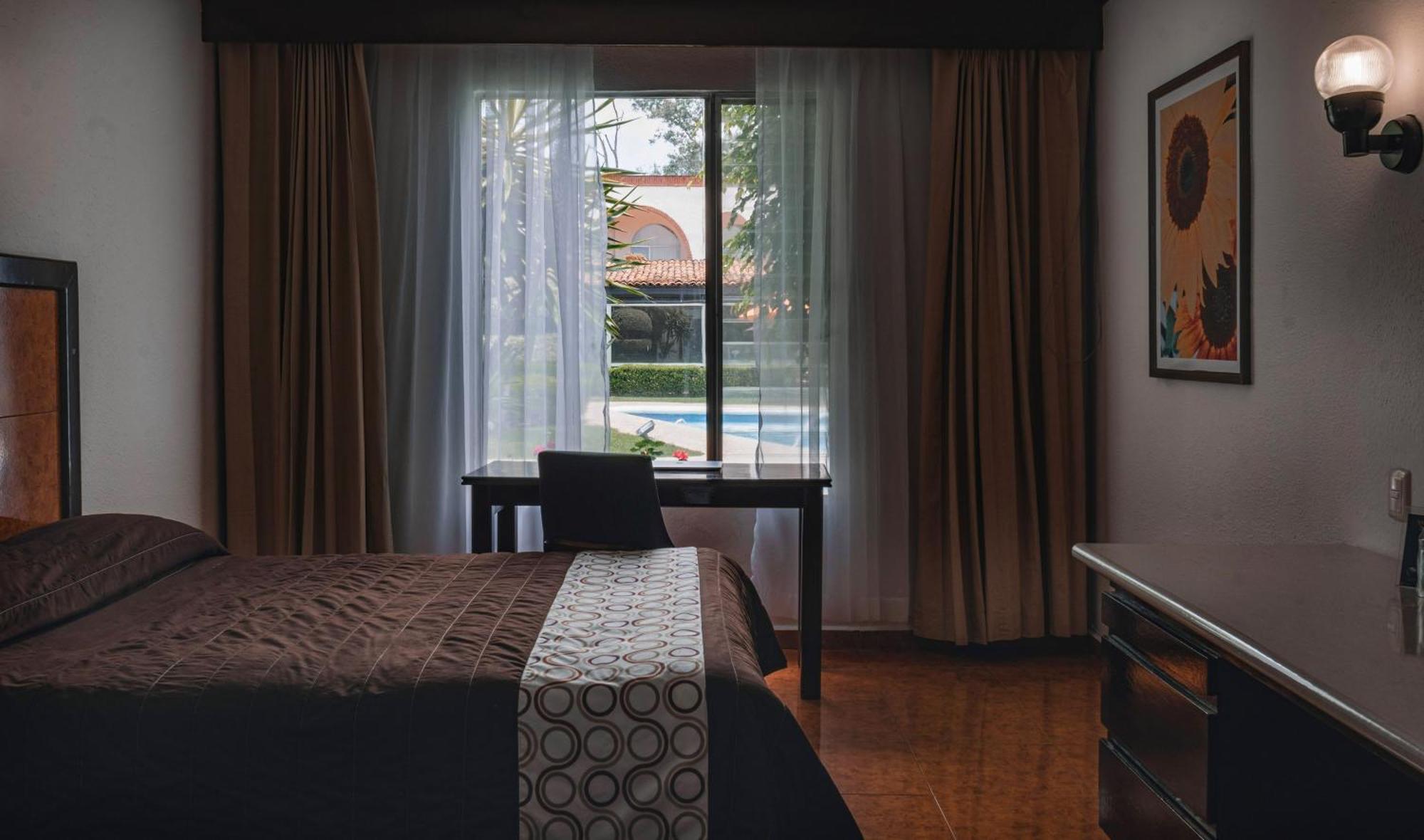 Hotel & Suites Villa Del Sol Morelia Buitenkant foto