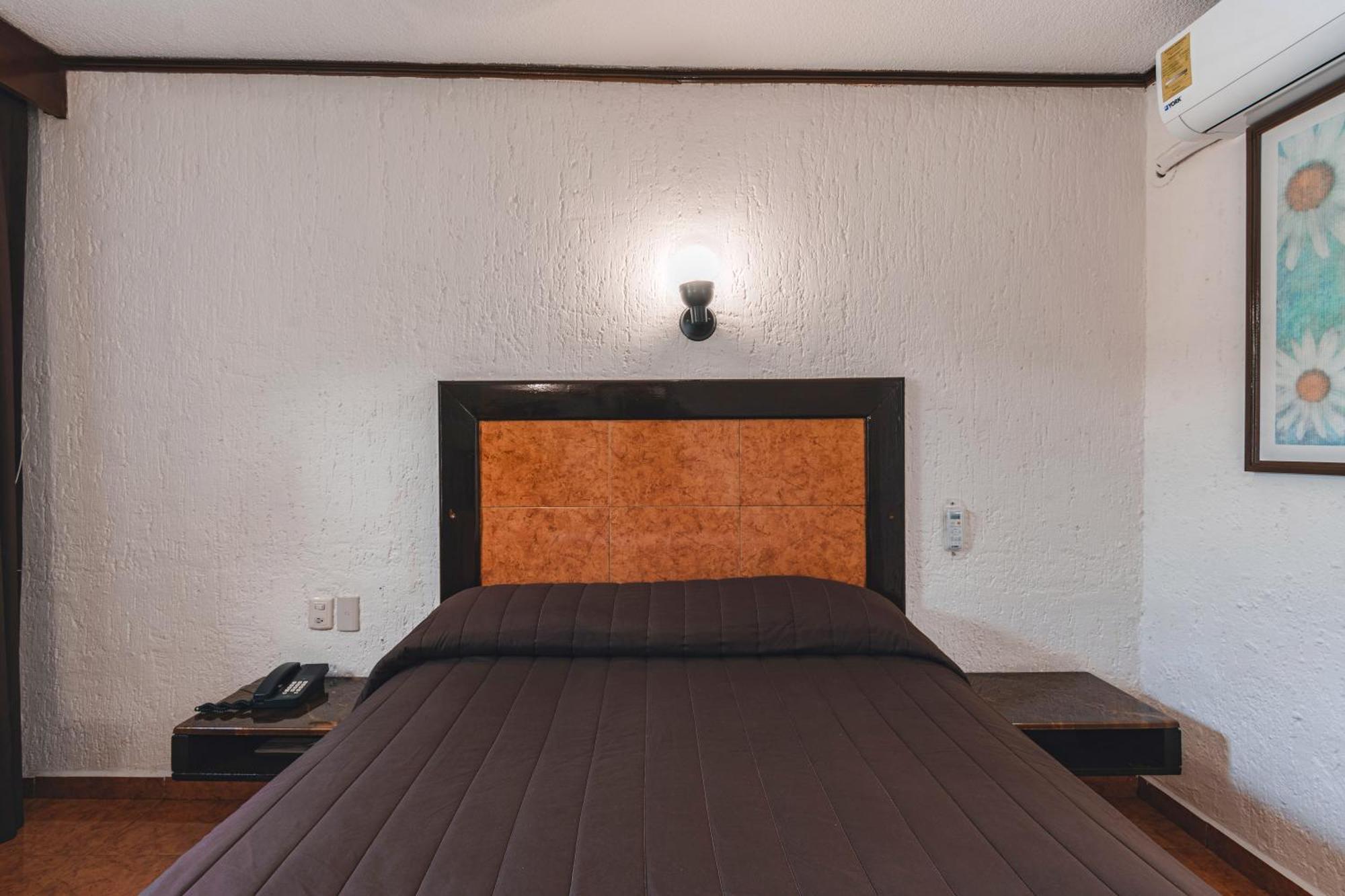 Hotel & Suites Villa Del Sol Morelia Buitenkant foto