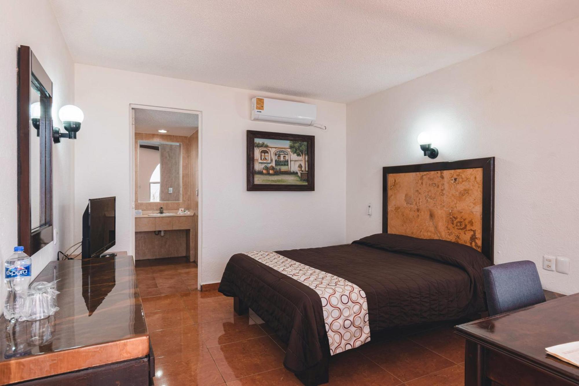Hotel & Suites Villa Del Sol Morelia Buitenkant foto