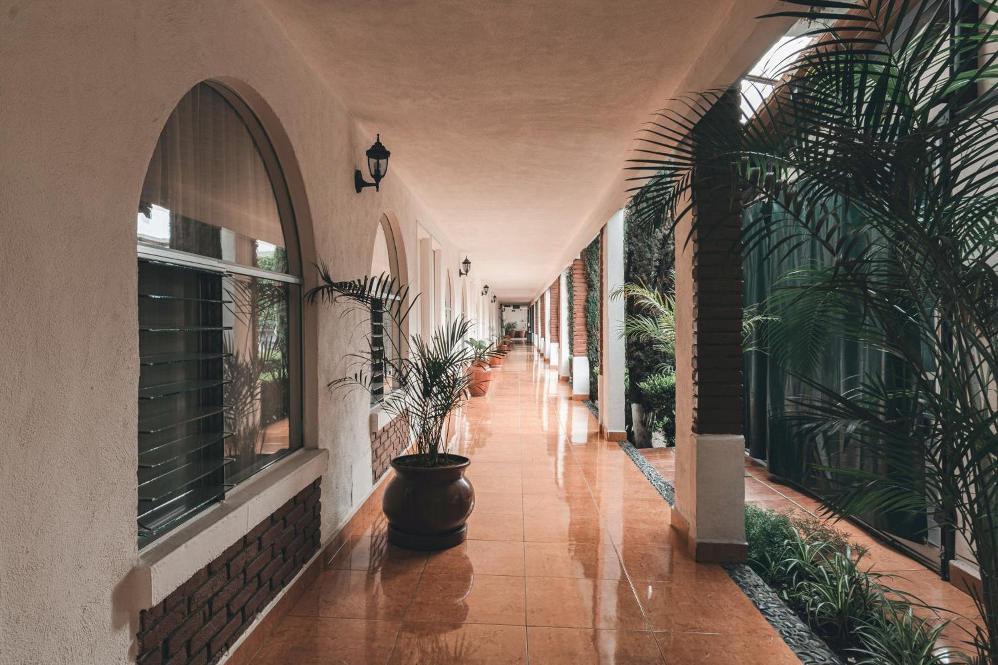 Hotel & Suites Villa Del Sol Morelia Buitenkant foto