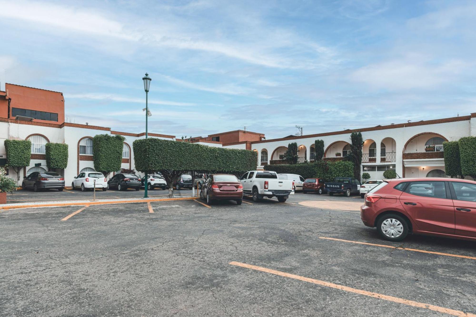 Hotel & Suites Villa Del Sol Morelia Buitenkant foto