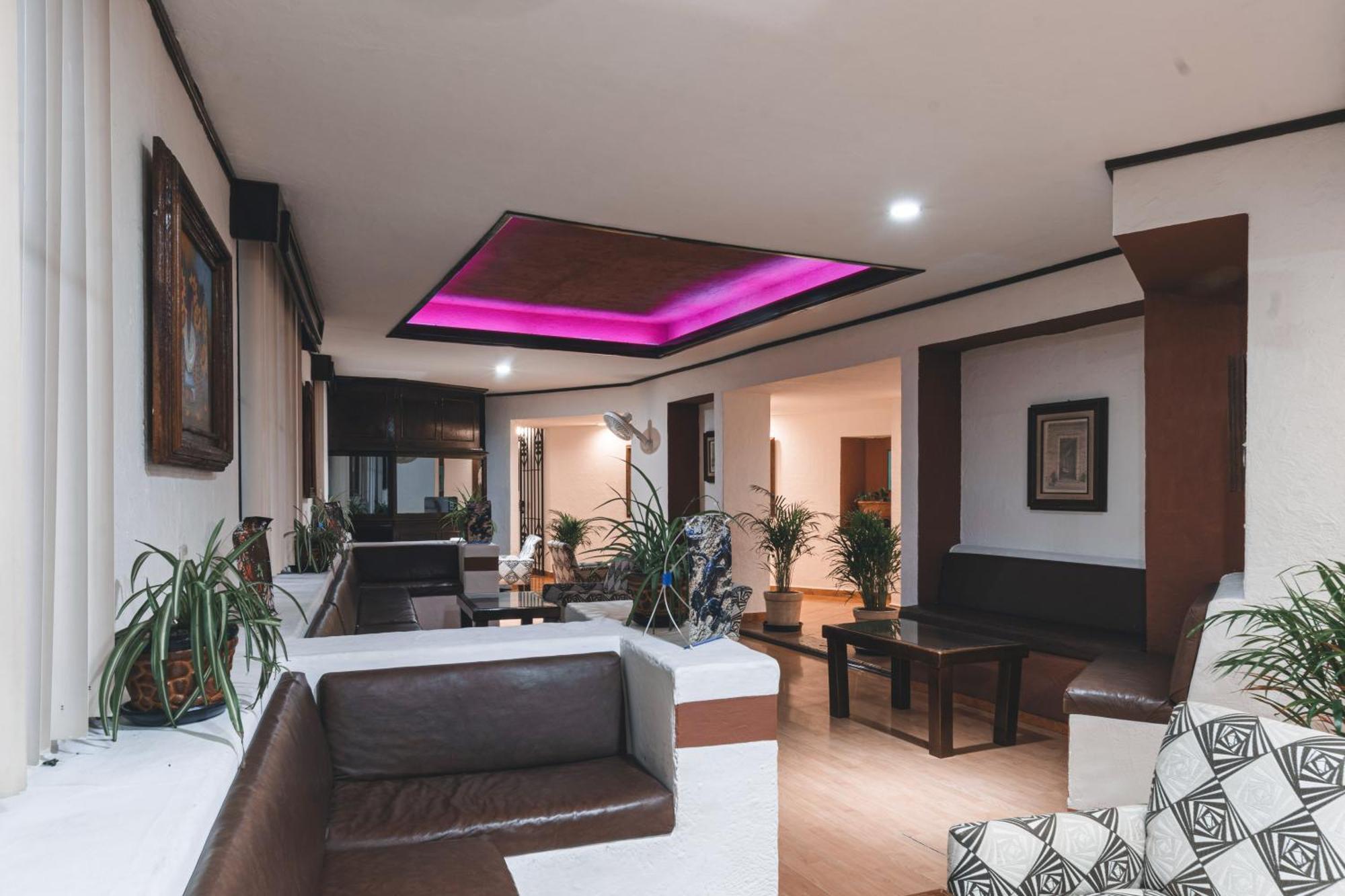 Hotel & Suites Villa Del Sol Morelia Buitenkant foto