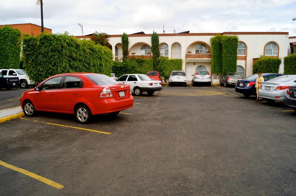 Hotel & Suites Villa Del Sol Morelia Buitenkant foto