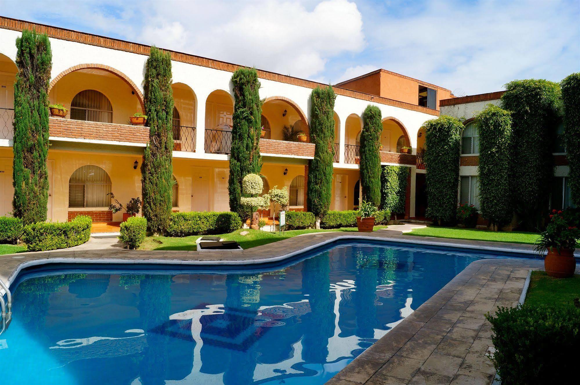 Hotel & Suites Villa Del Sol Morelia Buitenkant foto